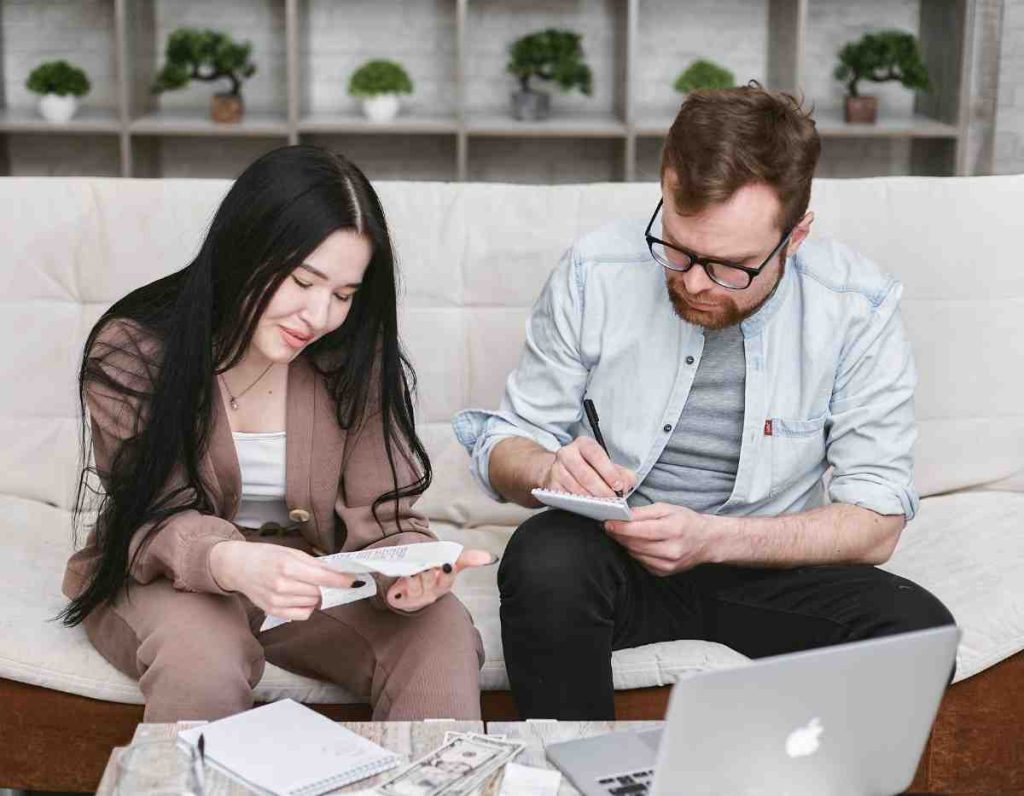 How much do I need to earn to buy a $600,000 house